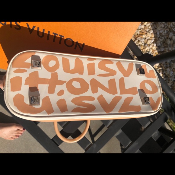 Louis Vuitton Alma Graffiti - Picture 2 of 4